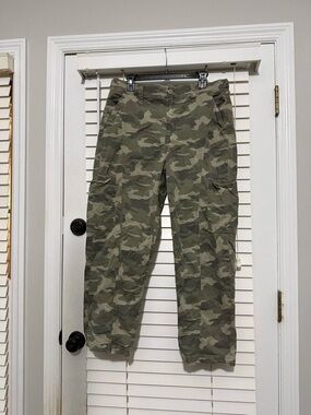 American Eagle Outfitters Women’s Camo Cargo Pants - Olive Green